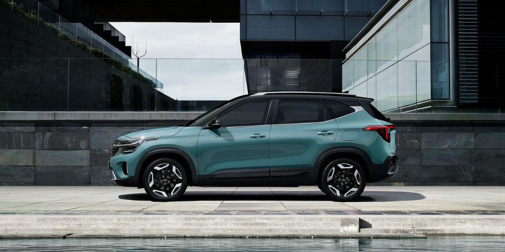 Auto Kia EV9 vor einem Haus